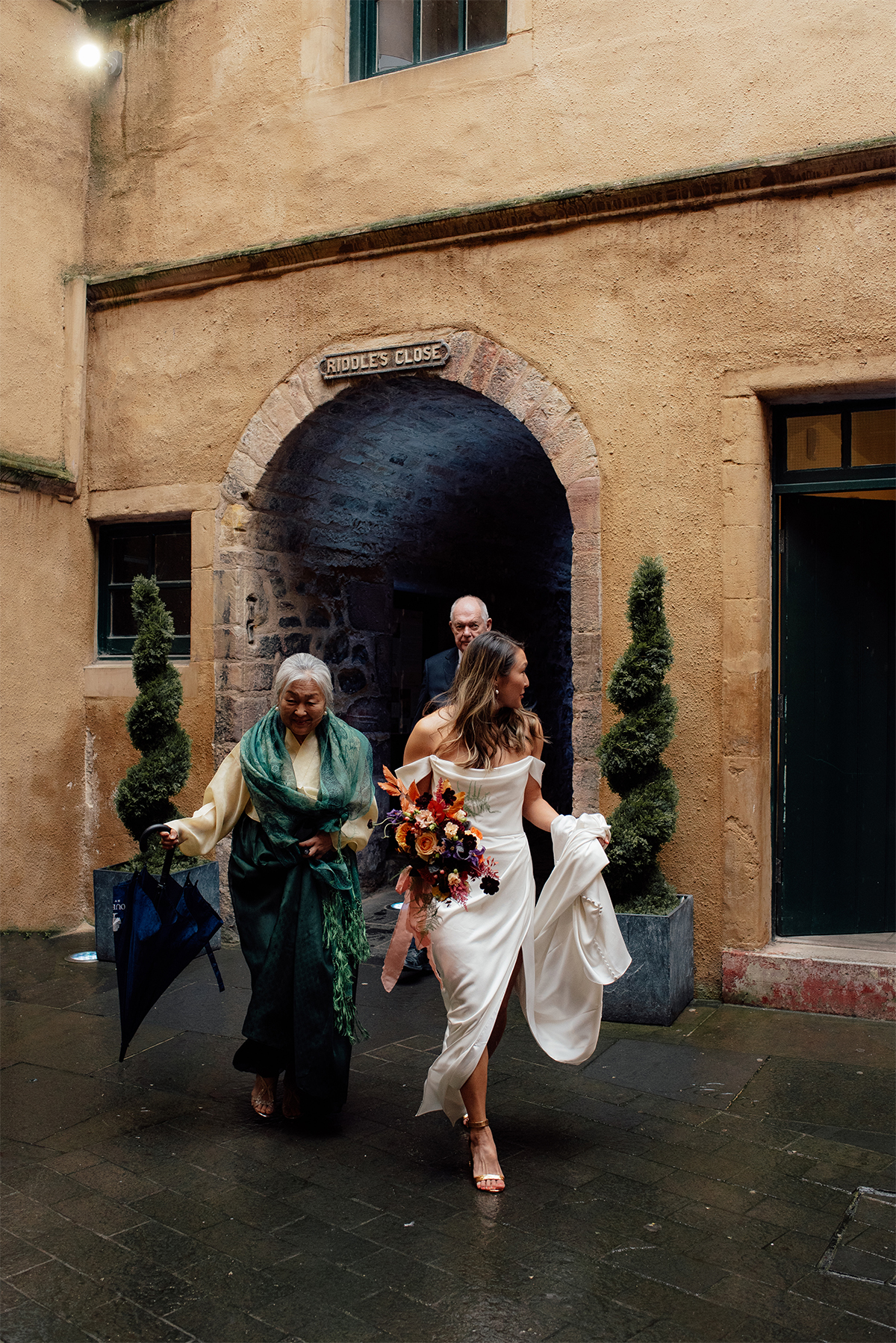 Sam arriving for her wedding ceremony at Riddle's Court in Scotland. 