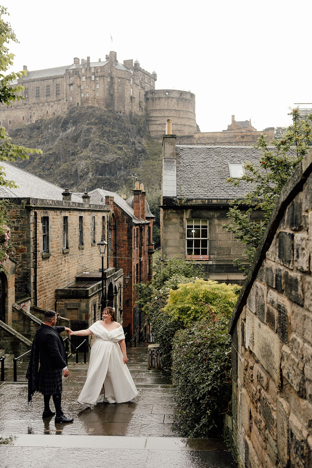 Wedding couple dancing at the Vennel.